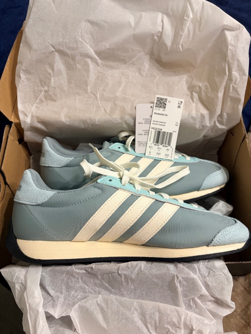 Adidas 8 women’s blue & crème white